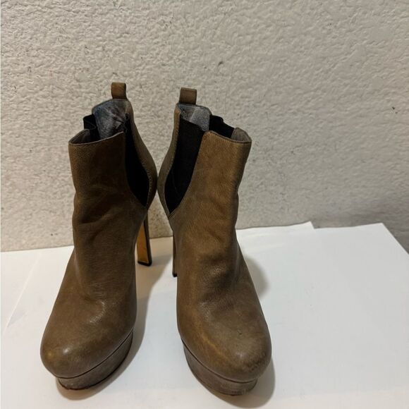 Vince camuto Platform Chelsea Boot 8B - Picture 5 of 9